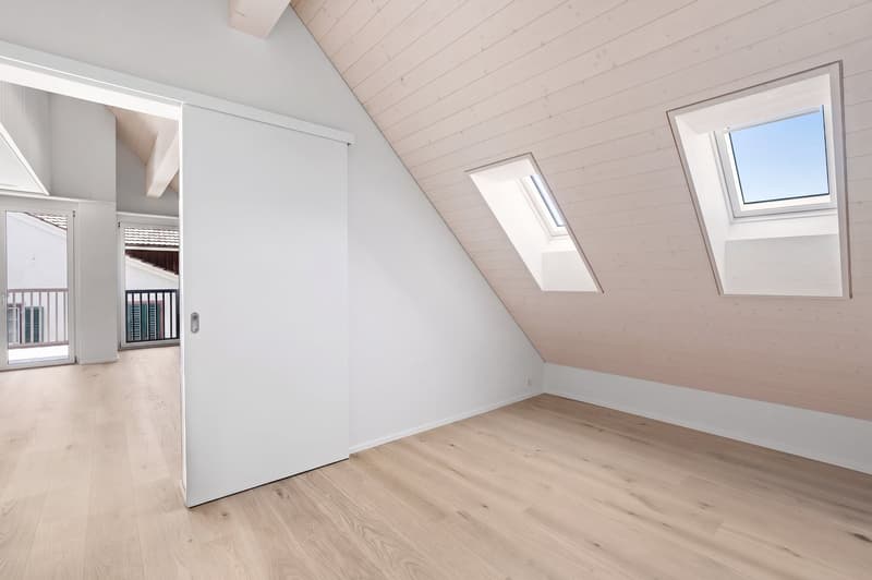Erstbezug: Stilvolle und grosszügige Maisonette-Wohnung (8)