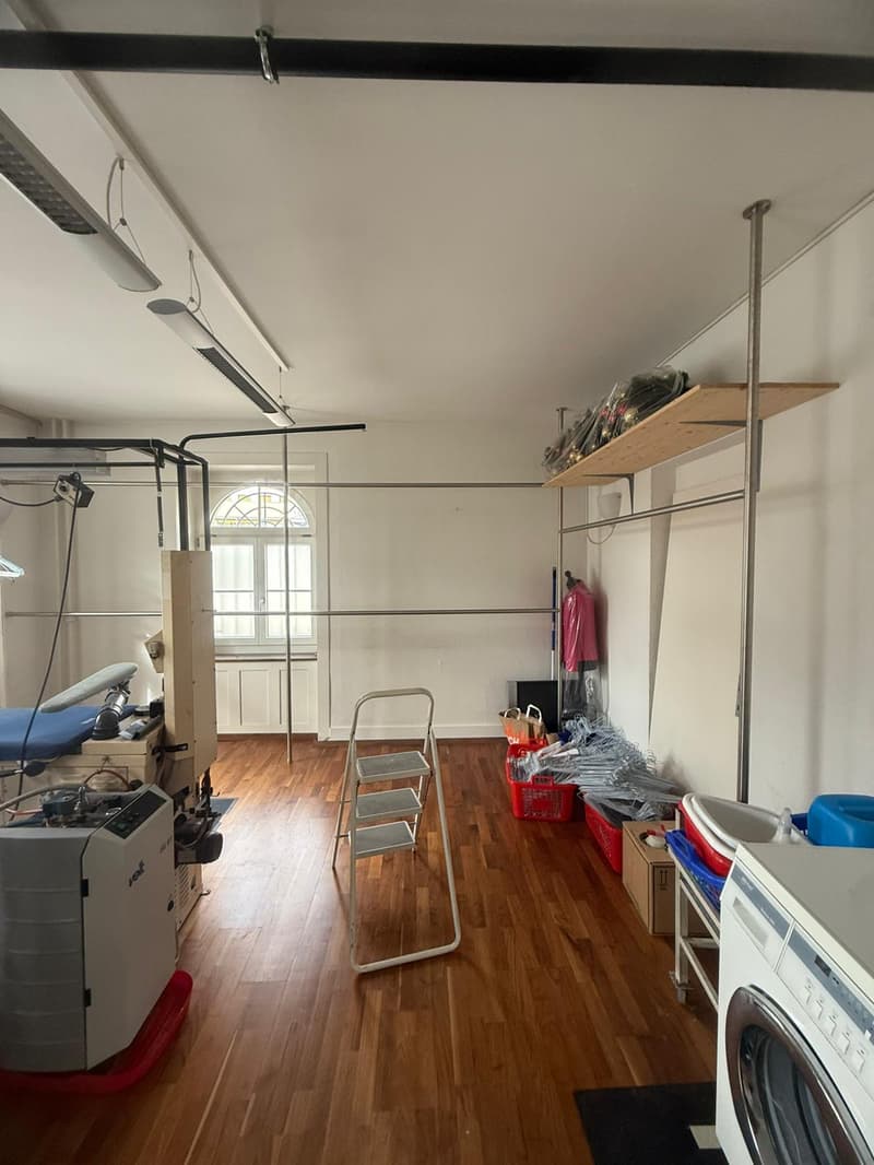 Vielseitige 3.5-Zimmer-Geschäftsräume an zentraler Lage in Uster (4)