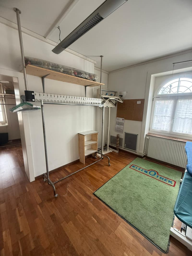 Vielseitige 3.5-Zimmer-Geschäftsräume an zentraler Lage in Uster (5)