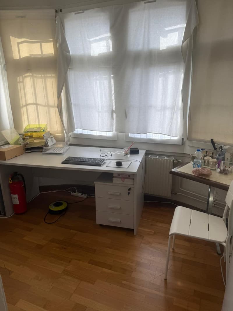 Vielseitige 3.5-Zimmer-Geschäftsräume an zentraler Lage in Uster (9)