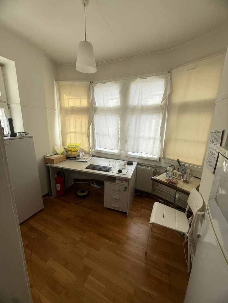 Vielseitige 3.5-Zimmer-Geschäftsräume an zentraler Lage in Uster (8)