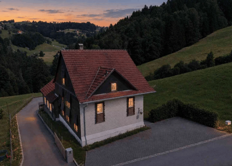 Grosses Einfamilienhaus im Grünen mit Atelier & Ausbaupotenzial! (3)