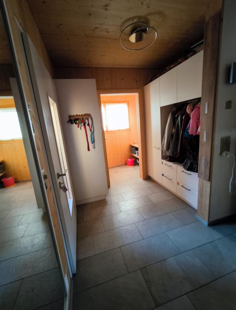 Modernes, freistehendes 6 1/2 Zimmer- Holzhaus mit Seesicht/Ufernähe (24)