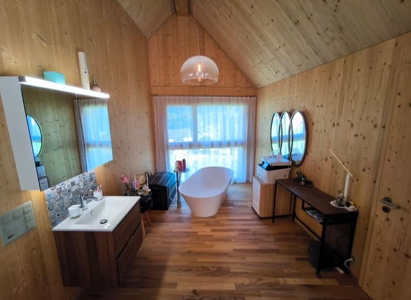 Modernes, freistehendes 6 1/2 Zimmer- Holzhaus mit Seesicht/Ufernähe (16)