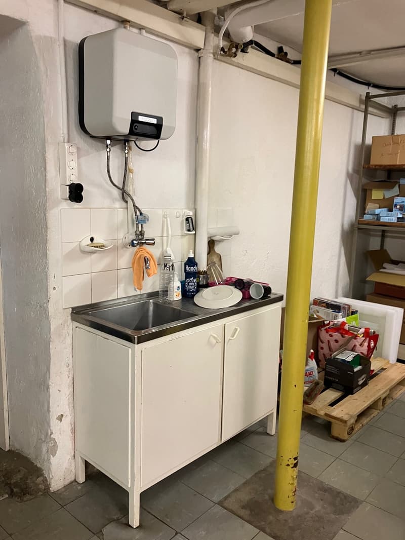 Geräumige Werkstatt mit Büro und Lagerraum Nähe Bahnhof Stettbach (6)