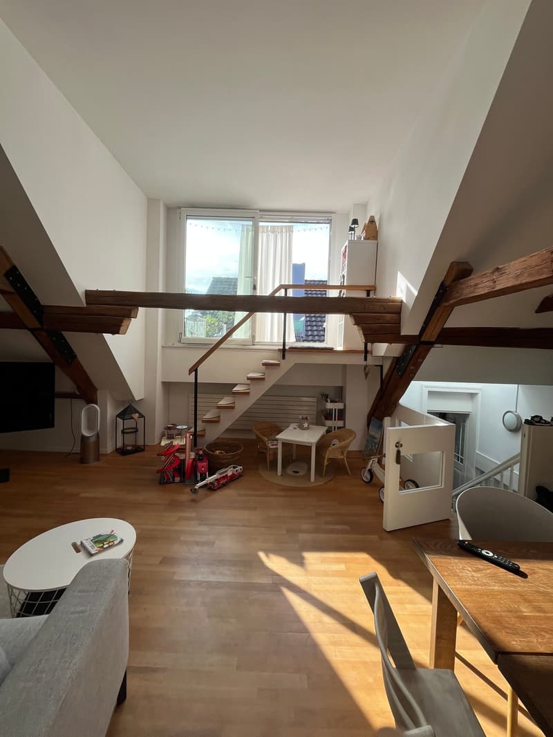 Charmante 2.5-Zimmer-Dachwohnung an sonniger Lage in Uetikon am See (4)