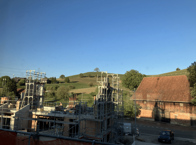 Neue 4 1/2 Zimmer Galerie Wohnung (1)