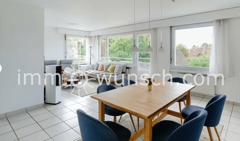 Helle 5.5-Zimmer-Wohnung mit Balkon und Doppelgaragenbox in Baar (1)