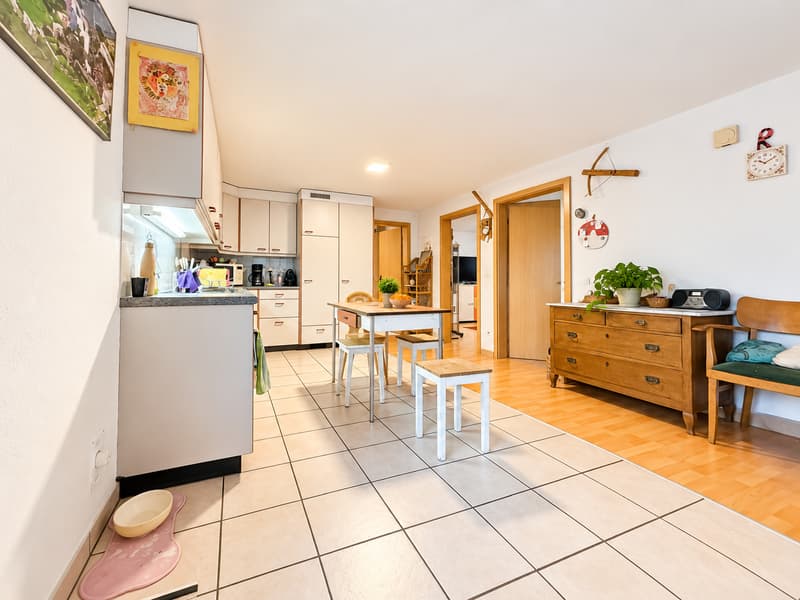 Charmante 3.5-Zimmer-Wohnung mit Bergblick in Stocken-Höfen (1)