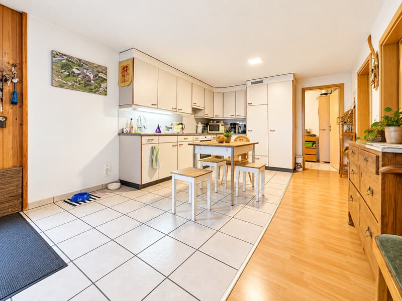 Charmante 3.5-Zimmer-Wohnung mit Bergblick in Stocken-Höfen (5)
