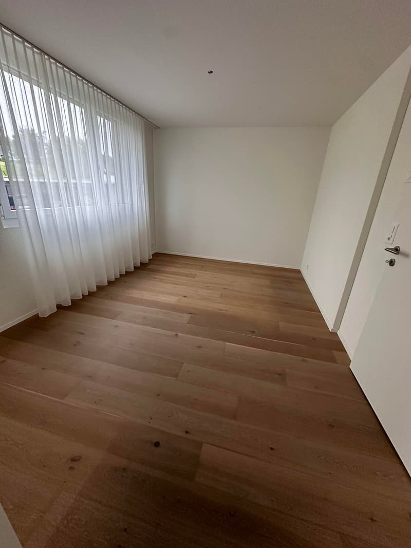 Wunderschönes 5.5-Zimmer-Familienhaus | ca. 240 m² | Garten | 10 Min. von Zug (15)