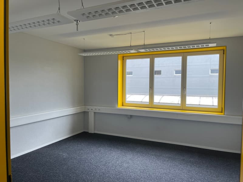 Modernes 105 m² Büro mit grossem Balkon in Ellikon an der Thur (5)