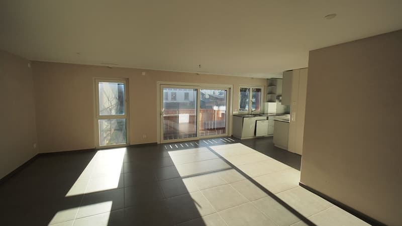 Zu vermieten 4 1/2 Zimmer Wohnung 1. Etage (9)