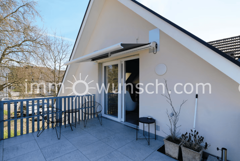 Modern ausgestattete, sowie helle 2.5 Zi. Dach-Eigentumswohnung (4)