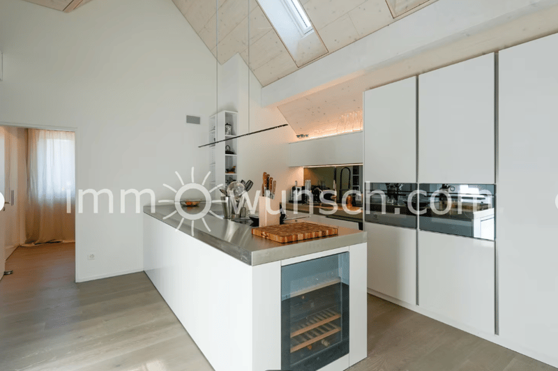 Modern ausgestattete, sowie helle 2.5 Zi. Dach-Eigentumswohnung (1)
