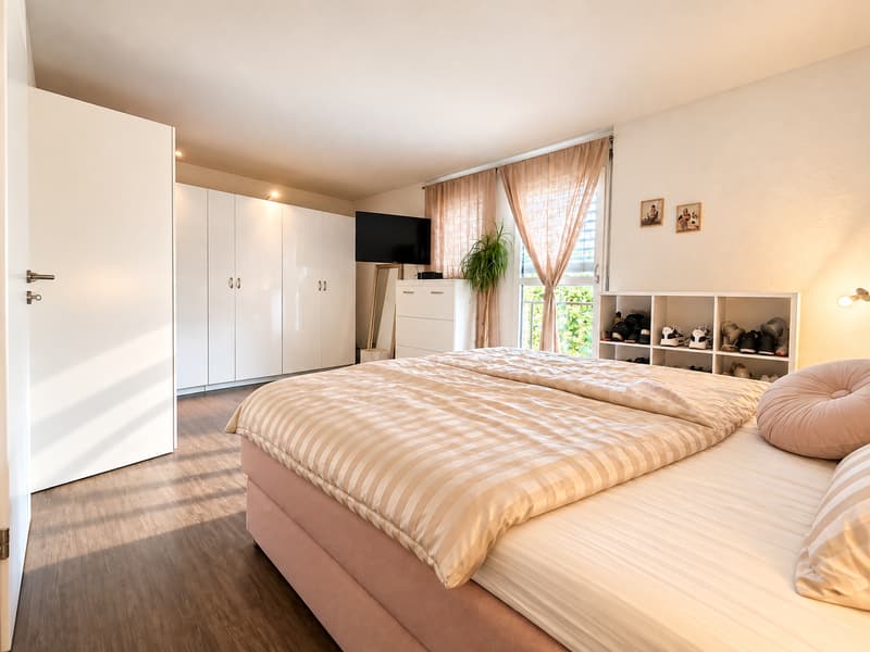 IHR NEUES ZUHAUSE IN KLOTEN GROSSZÜGIGES WOHNEN & GARTENIDYLLE (8)