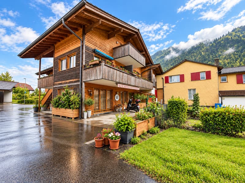 Charmante 3.5-Zimmer-Wohnung mit Bergblick in Stocken-Höfen (1)