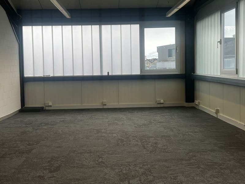 BÜRO 48 m² MIT SEESICHT & KLIMAANLAGE Inkl. Aussenparkplatz – per sofort verfügbar (2)