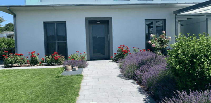 Architektenvilla mit Pool und Basel Blick direkt hinter Riehen (Lörrach Stetten , DE) (1)