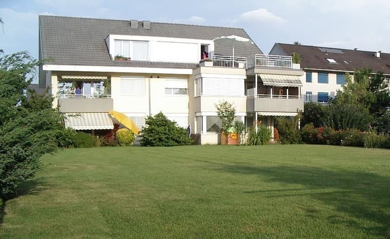 Schöne Wohnung in ruhiger Lage am Dorfrand, nahe Tram und Läden (1)
