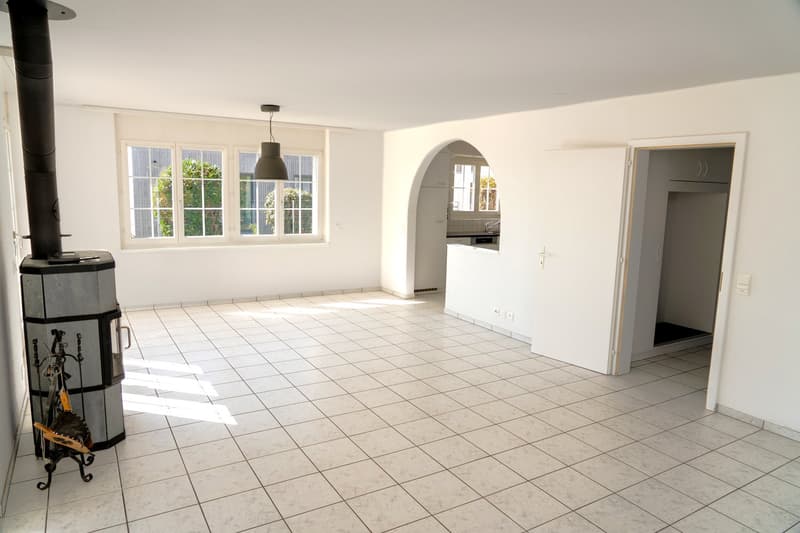 Freistehendes Einfamilienhaus mit grosszügigem Garten und Weitsicht (6)