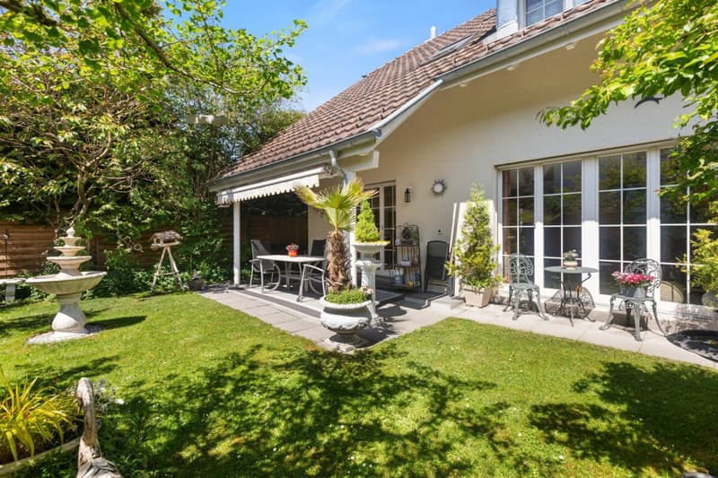 Gepflegtes Doppeleinfamilienhaus mit Gartenidylle (1)