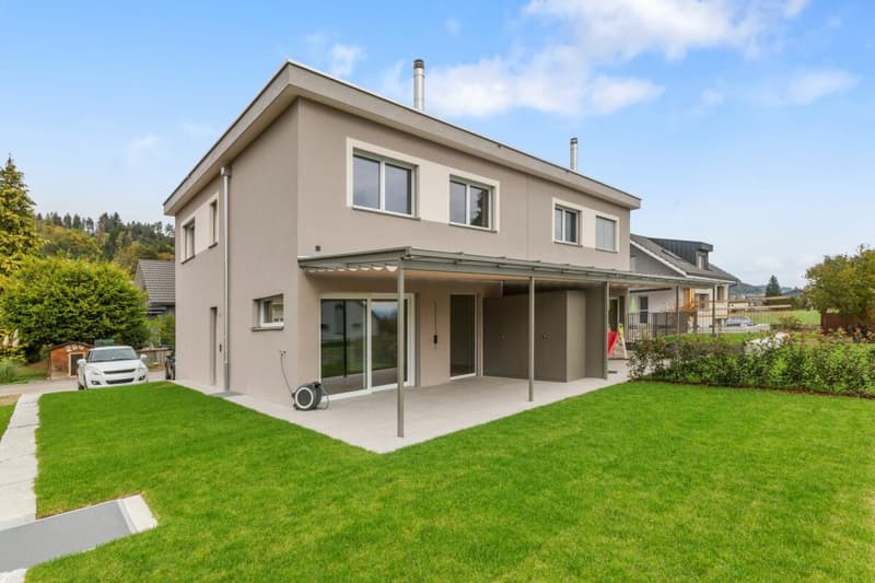 Hochwertige Doppelhaushälfte mit Garten und zwei Abstellplätzen in der Tiefgarage an ruhiger Lage (1)