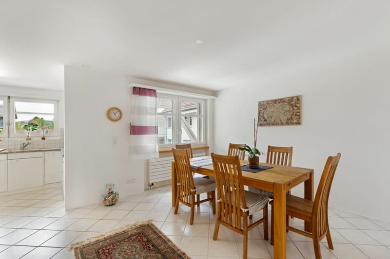 Gepflegte 3.5-Zimmerwohnung mit sonnigem Balkon und Blick ins Grüne (5)