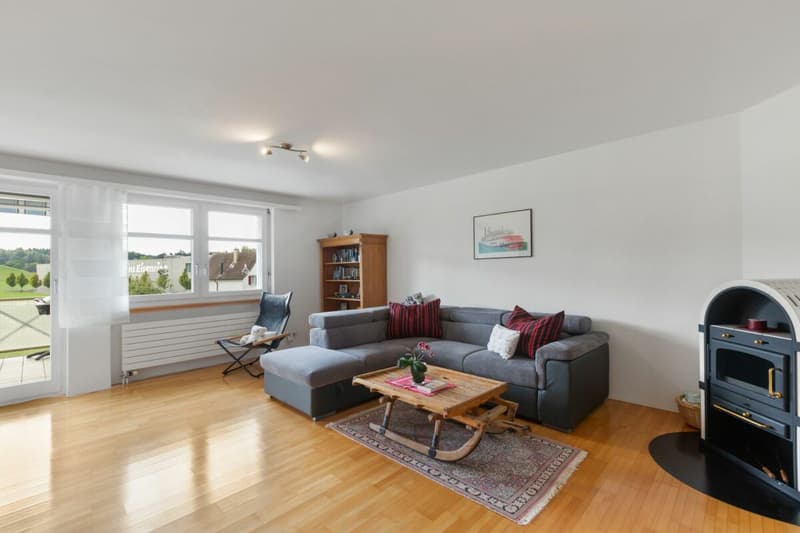 Gepflegte 3.5-Zimmerwohnung mit sonnigem Balkon und Blick ins Grüne (1)