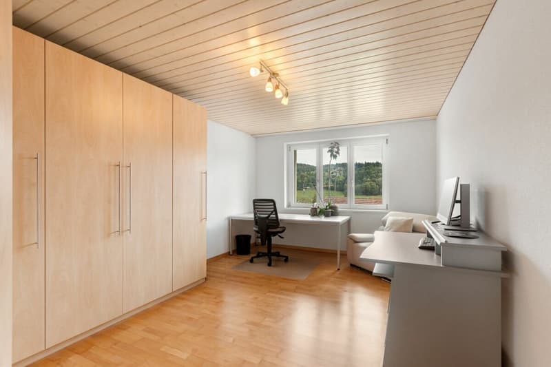 Gepflegtes 5.5-Zimmer-Reiheneckhaus an ruhiger Wohnlage mit idyllischem Garten (14)
