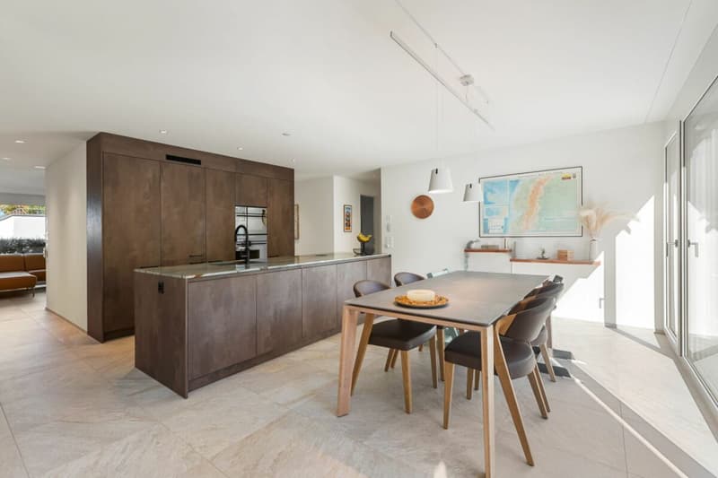 Modernes Wohnen mit Weitsicht - neuwertige 5.5-Zimmer-Gartenwohnung (3)