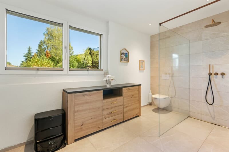 Modernes Wohnen mit Weitsicht - neuwertige 5.5-Zimmer-Gartenwohnung (10)