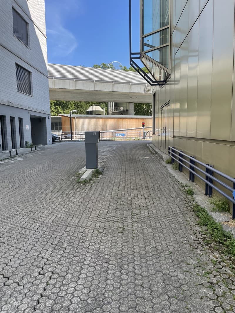Sichern Sie sich Ihren Garagenstellplatz für Kleinwagen (Smart-Grösse) für nur CHF 140.00 pro Monat! (3)