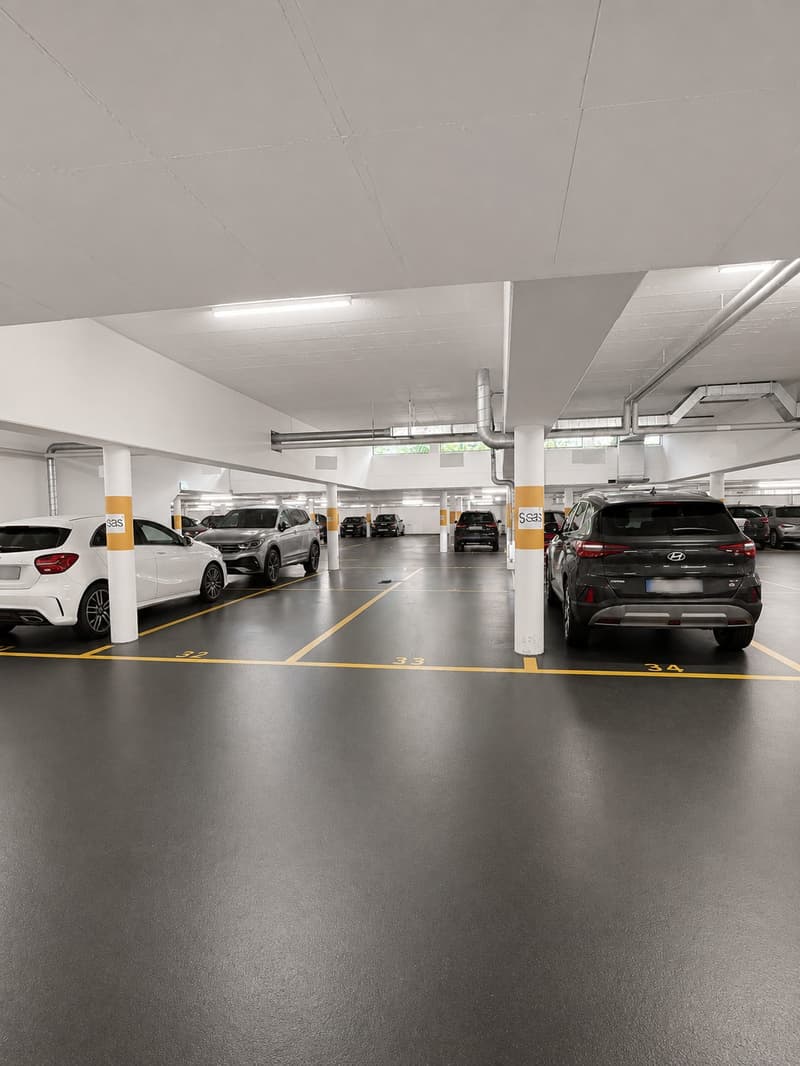 Sicher, trocken und bequem parkiert. (3)