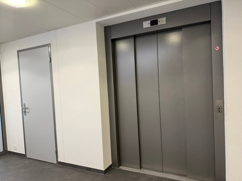 🏢 Modern Coworking Workspace | CHF 699/mo | Chamerstrasse 176 Zug | Available Now (18)