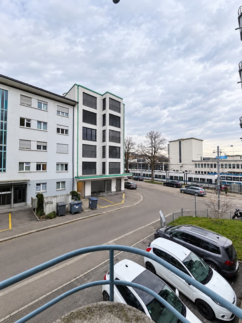 🏡Charming Furnished 2.5-Room Apartment with Balcony in Zürich Oerlikon (15)