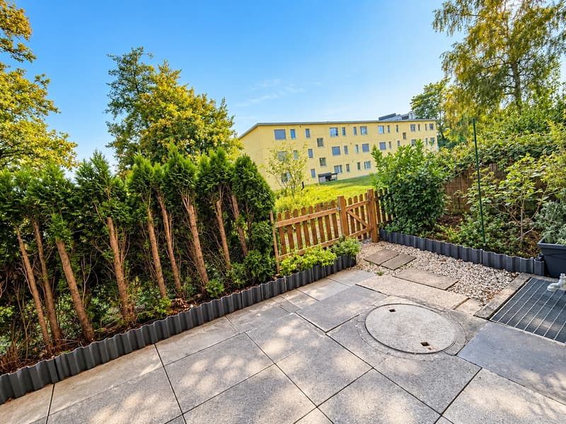 Newly Furnished 3.5-Room Apartment with Balcony and Beautiful Views in Zürich Oerlikon (8)