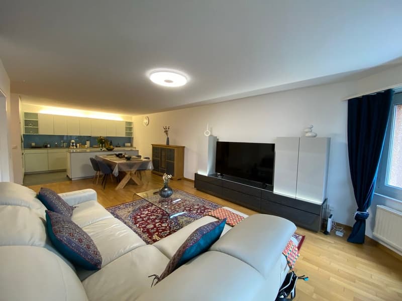 💎 Elegant Furnished 4.5-Room Home with a Beautiful Balcony in Seebach (4)
