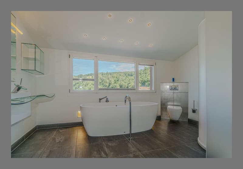 04 Bad mit Badewanne