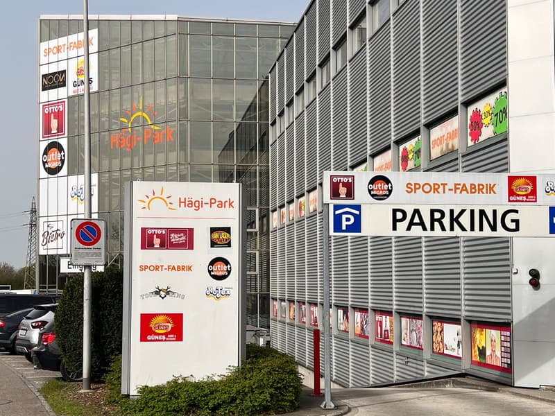 Businessparkwest: helle Flächen und viele Parkplätze (16)