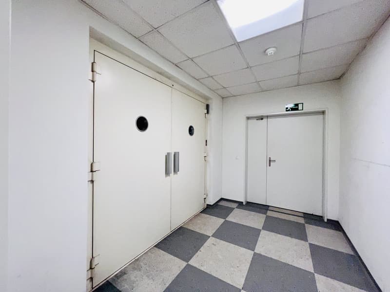 Ausgebaut und sofort verfügbar - Expansion möglich (16)