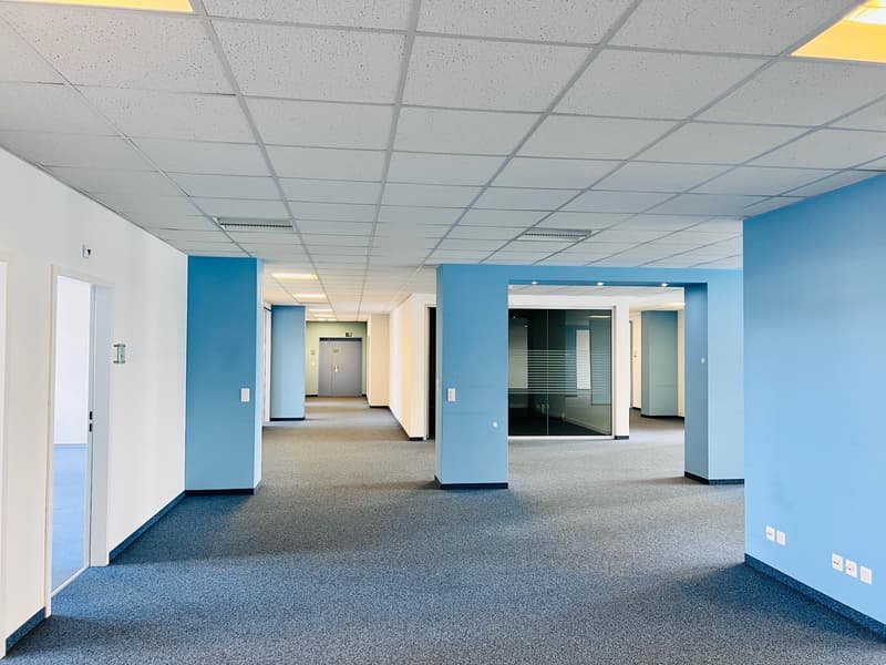 Ausgebaut und sofort verfügbar - Expansion möglich (13)