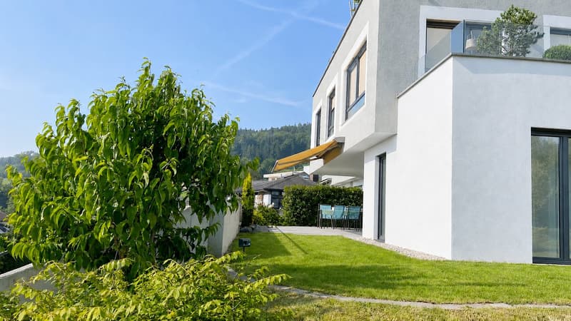 4 ½ Zimmer Wohnung mit grosser Terrasse/Garten und spektakulärer Aussicht! (2)