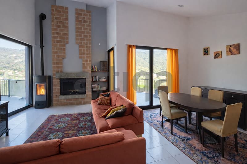 VILLA MODERNA IMPERDIBILE VISTA LAGO (8)