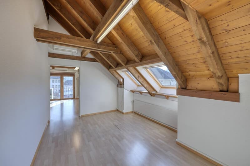 Menziken - Zentral gelegene Wohnung mit viel Charme und Potenzial zur individuellen Gestaltung (3)
