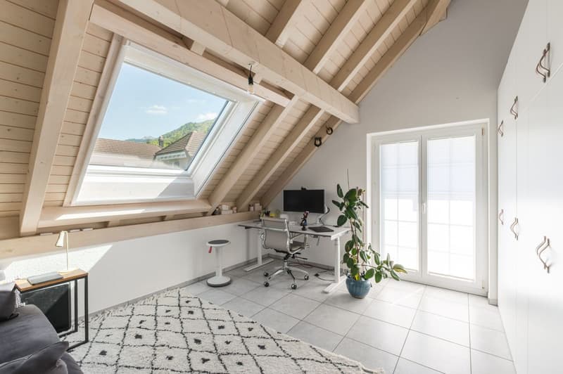Modern renoviertes 5.5-Zimmer-Reiheneckhaus an ruhiger Quartierlage in Schübelbach (10)