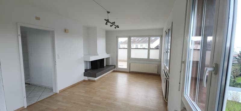 Charmante 2.5-Zimmer-Dachwohnung mit großer Terrasse (11)