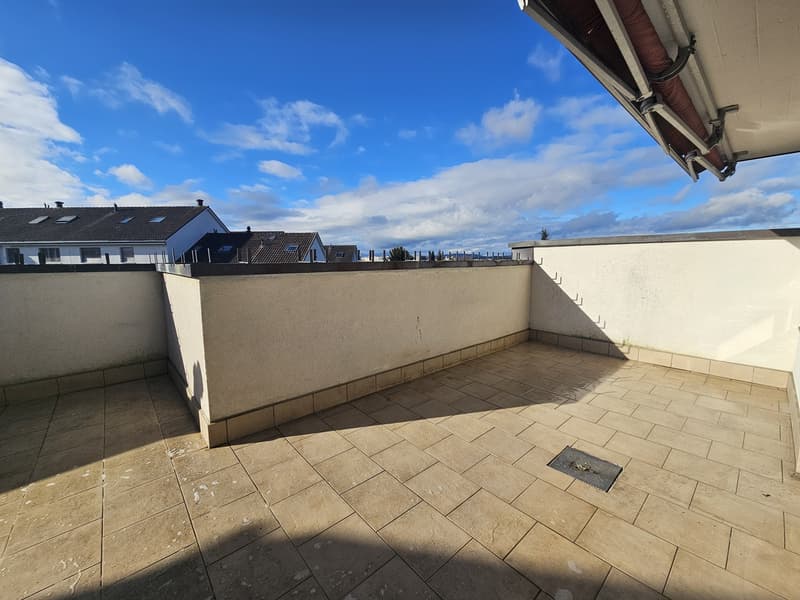 Charmante 2.5-Zimmer-Dachwohnung mit großer Terrasse (2)