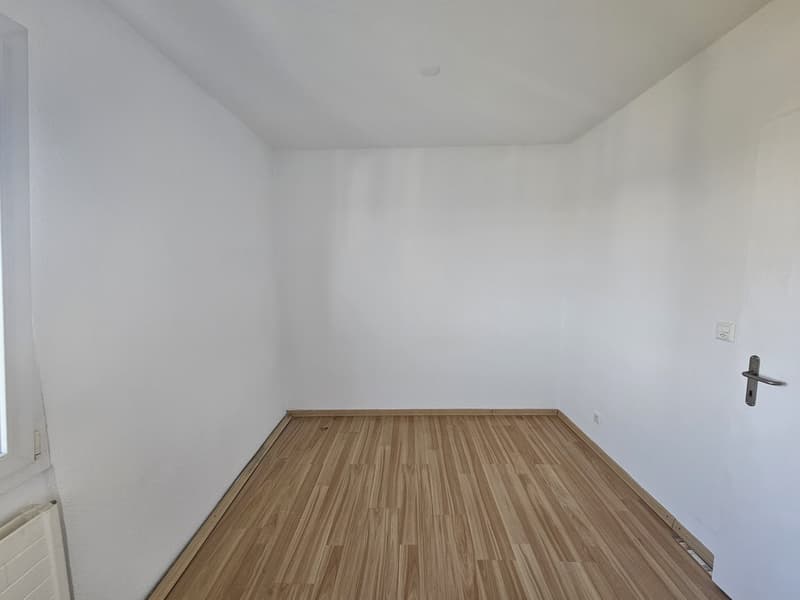 Charmante 2.5-Zimmer-Dachwohnung mit großer Terrasse (7)