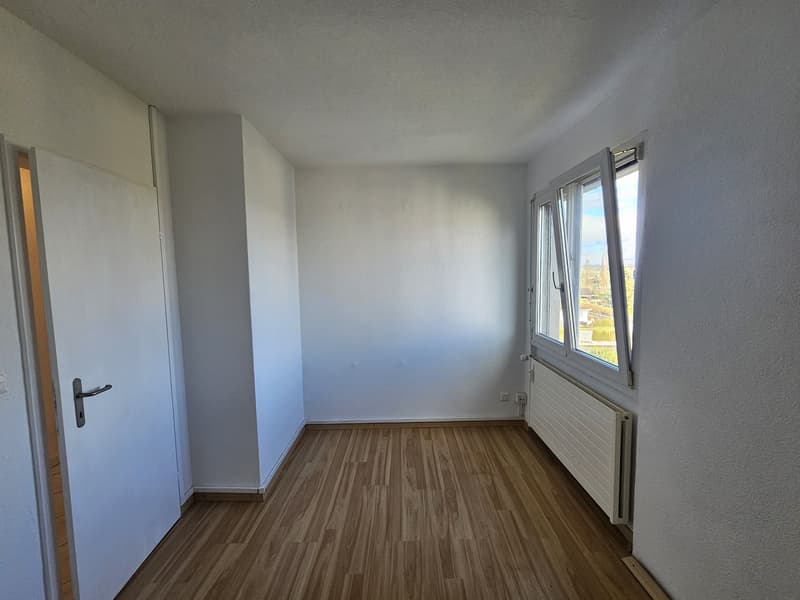 Charmante 2.5-Zimmer-Dachwohnung mit großer Terrasse (6)